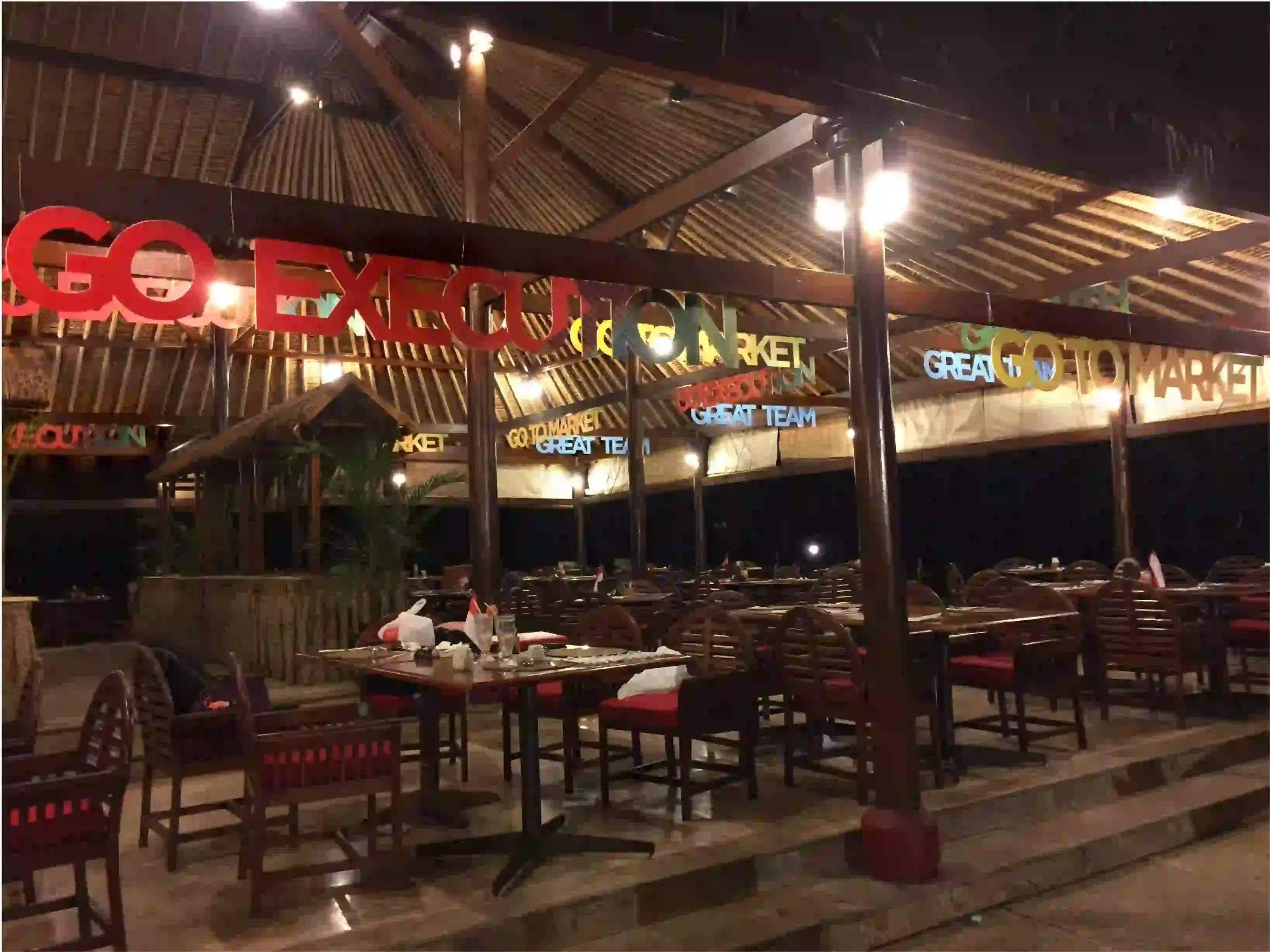 4G Power Up! Slogans on Food Court