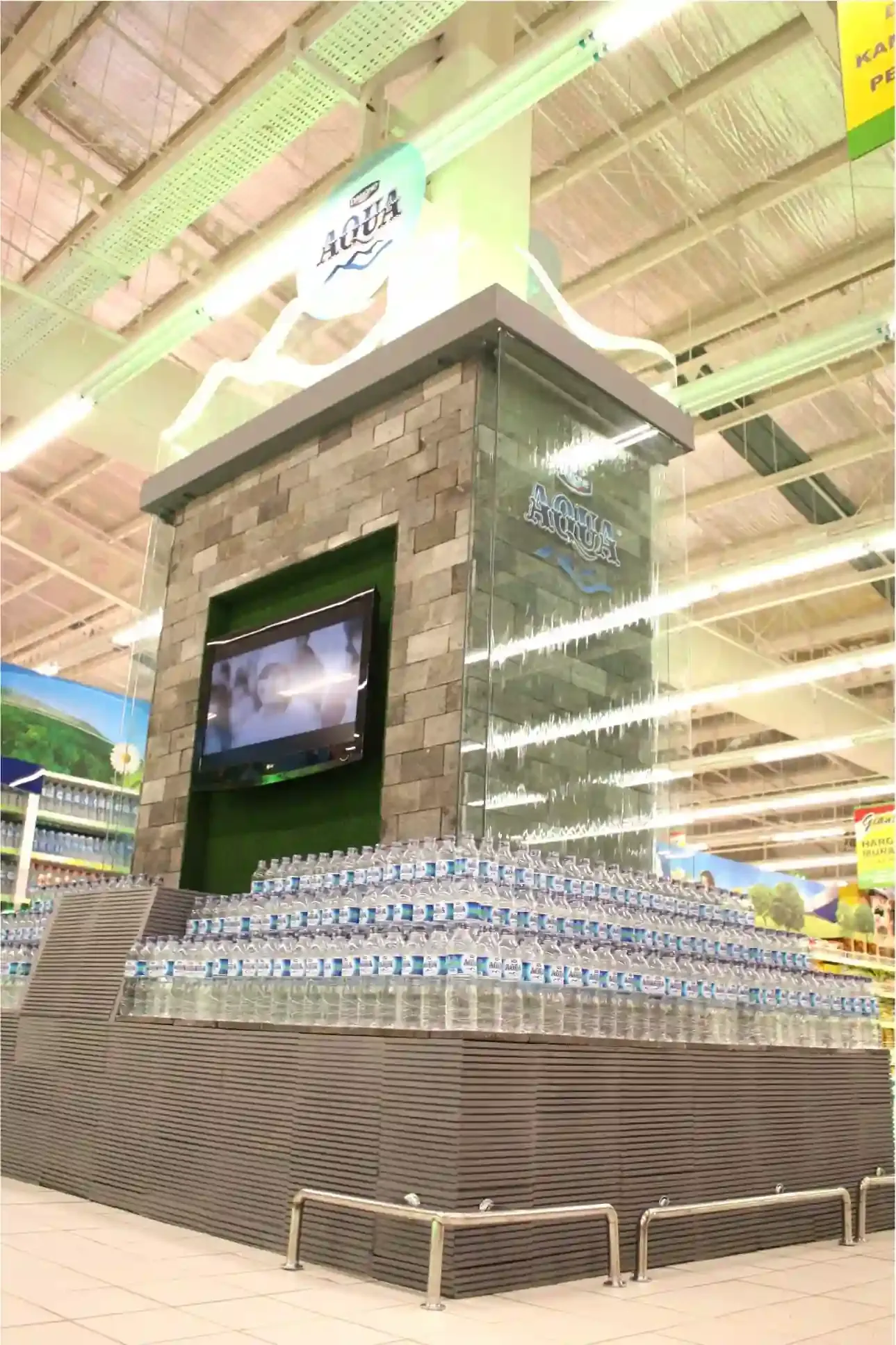 Aqua Mizone Giant BSD In-Store Display Preview 1